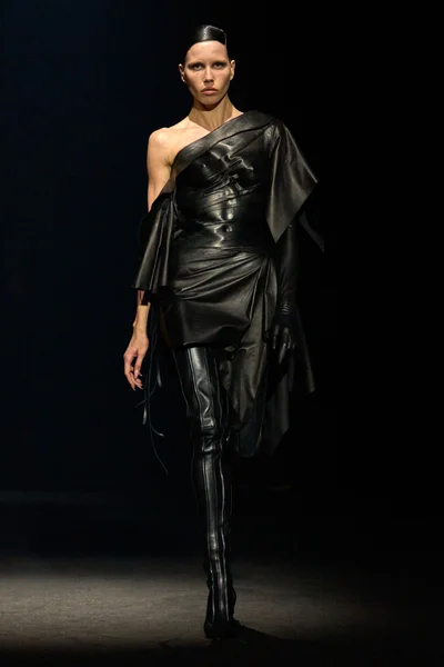 Look 3